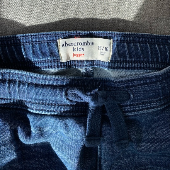 Abercrombie kids jogger in a soft denim material - Picture 4 of 5